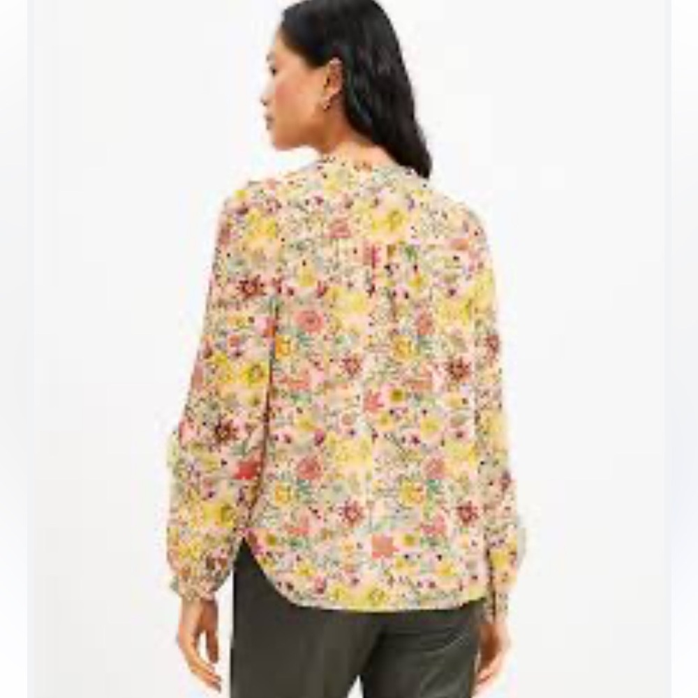 3/$18 LOFT Garden Ruffle Sleeve Blouse Size: L Length: 26” - Picture 2 of 8